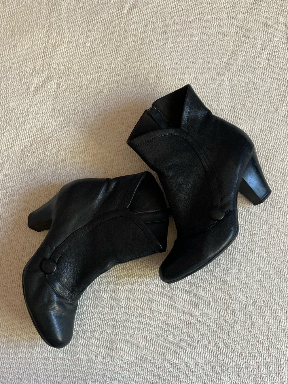 Clarks Feminine Whimsigoth Black Leather Ankle Booties with Button Detail size 8